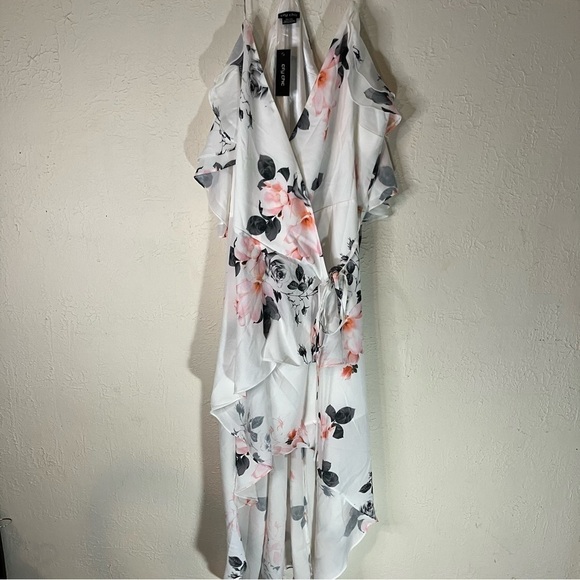 City Chic Lotus Lust Floral Maxi Dress in Ivory - Picture 3 of 15